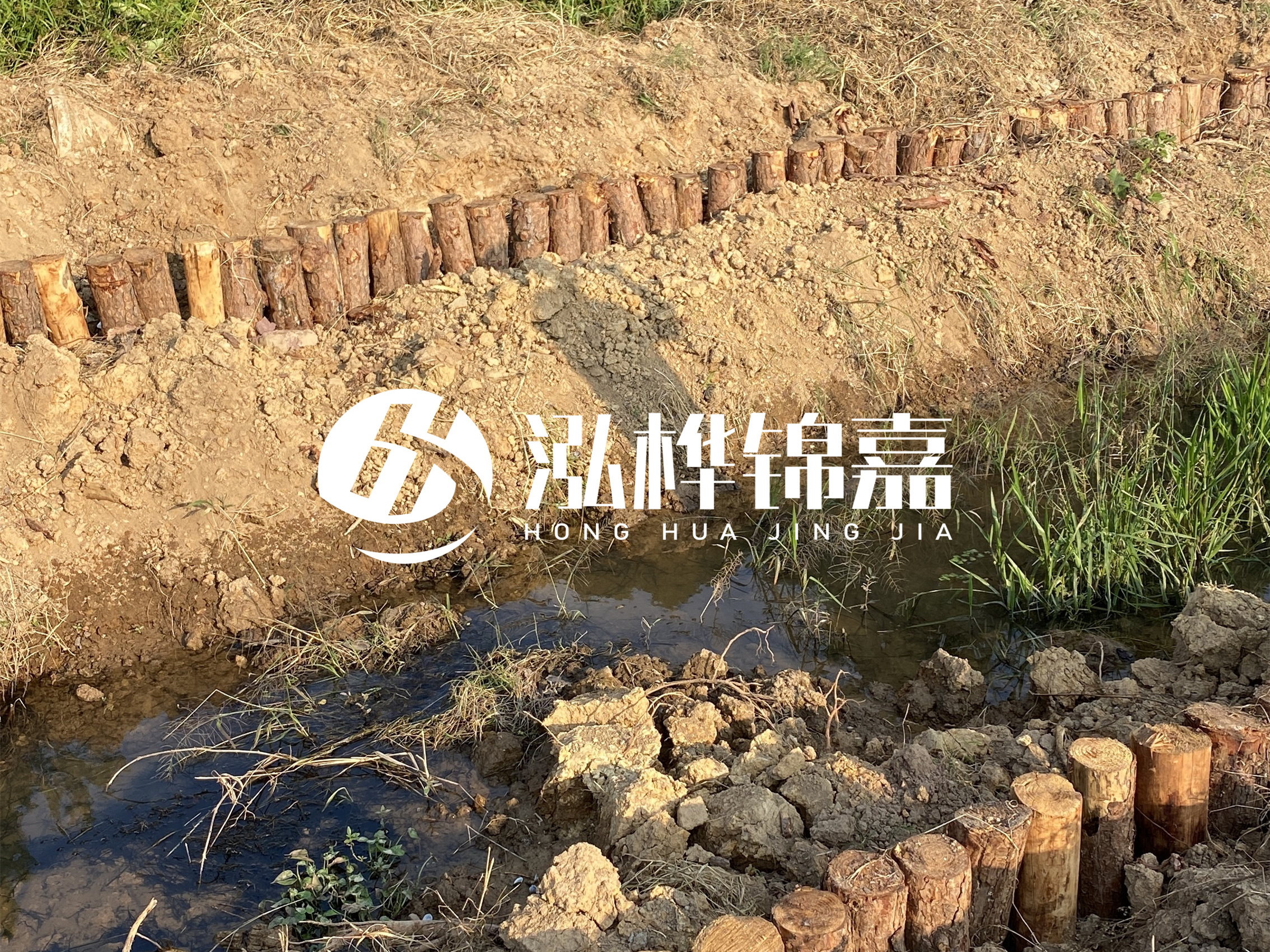 防汛木樁價格中的施工費(fèi)如何計算？水下打樁和陸地打樁費(fèi)用差異？