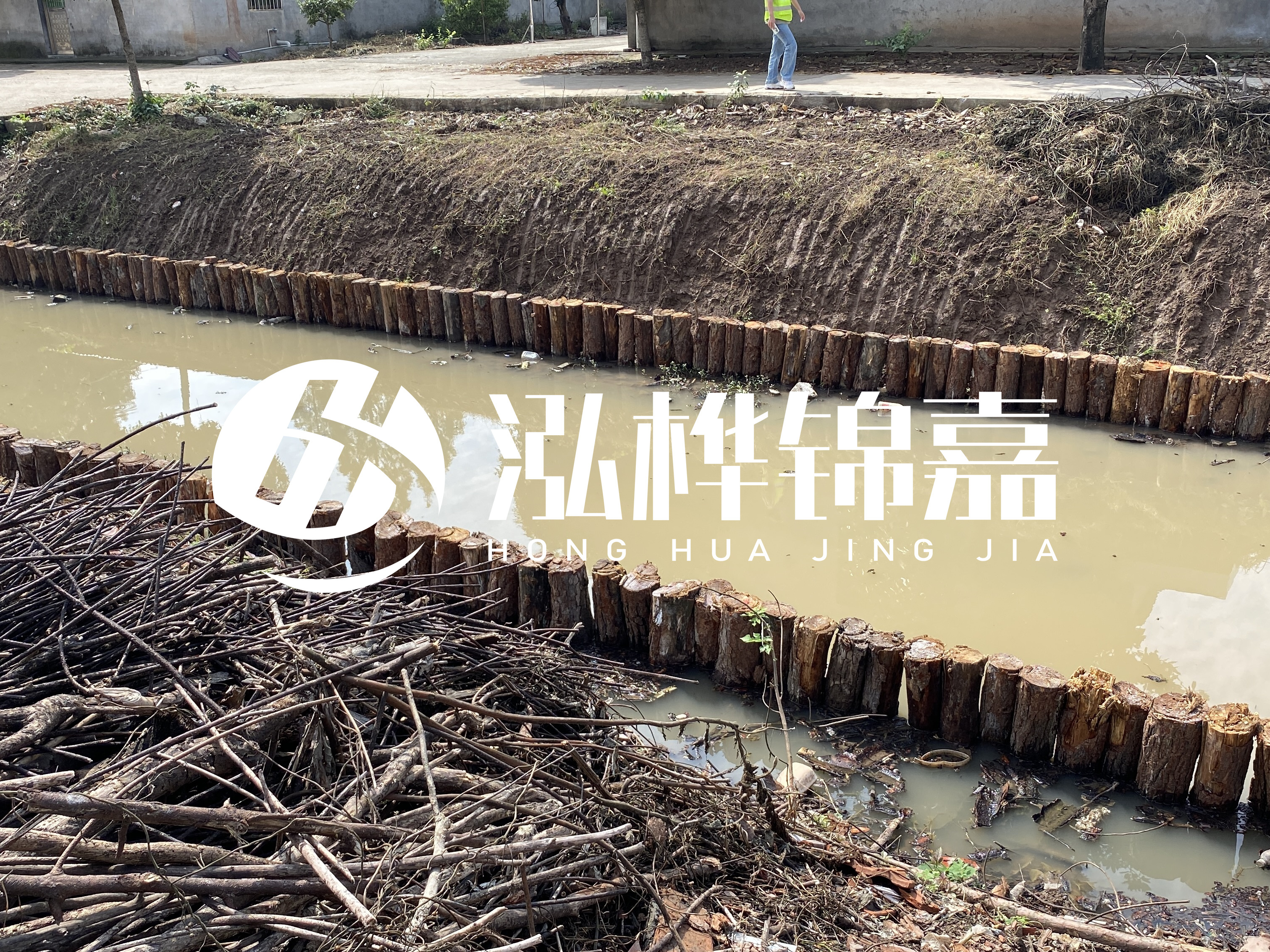 松木樁施工隊(duì)泓樺錦嘉-杉木樁和松木樁哪個(gè)更耐腐蝕？